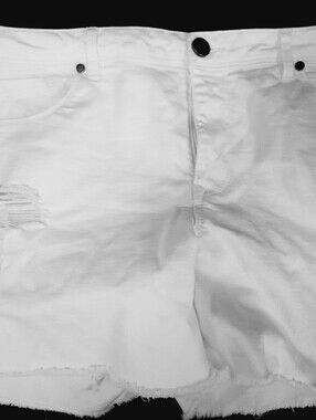 1822 Denim White Distressed Frayed Hem Jean Shorts